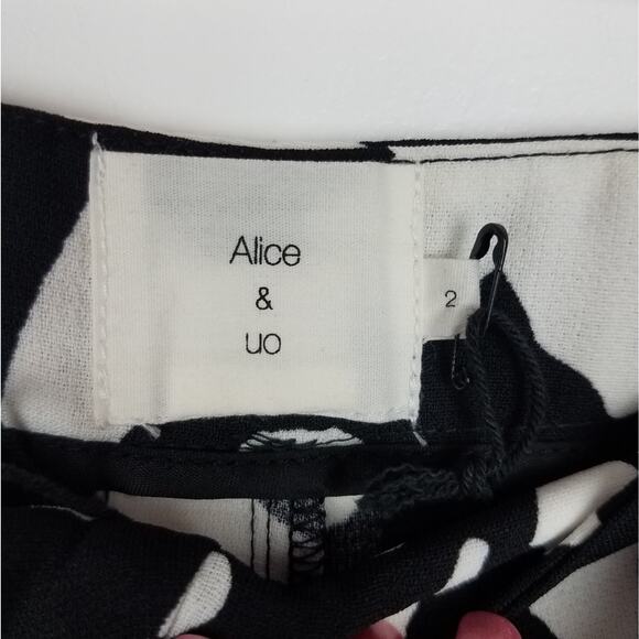 Alice & UO | Black & White Patterned Shorts New - Picture 4 of 6